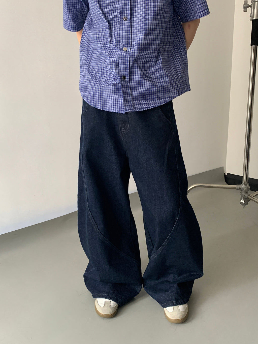 CURVED SEAM WIDE FIT JEANS